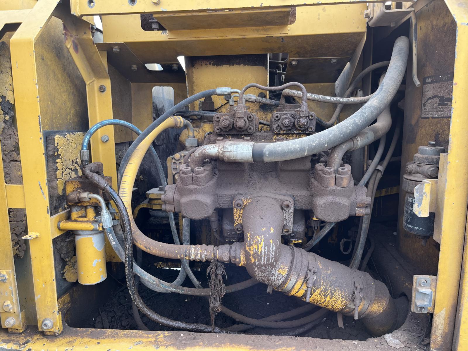 ./imagenes/INVOICE/2019/17921/JOHN DEERE 200LC (13).JPG